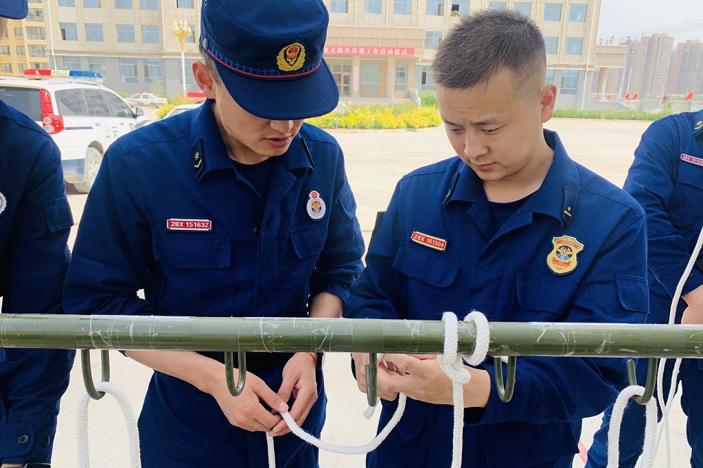 甘肃:灵巧练兵为实战 结绳训练提技能——秦安消防开展结绳法训练