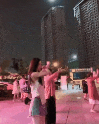 搞笑GIF:狗子把你的槍交出來