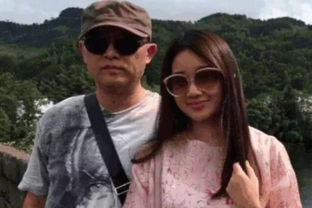 孟非老婆照片曝光,40岁仍似小姑娘,俩人恩爱至今让人羡慕!