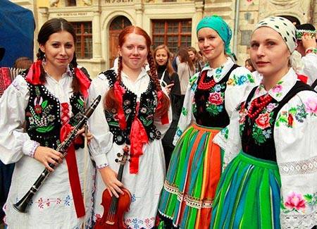 身穿民族服装的乌克兰女性