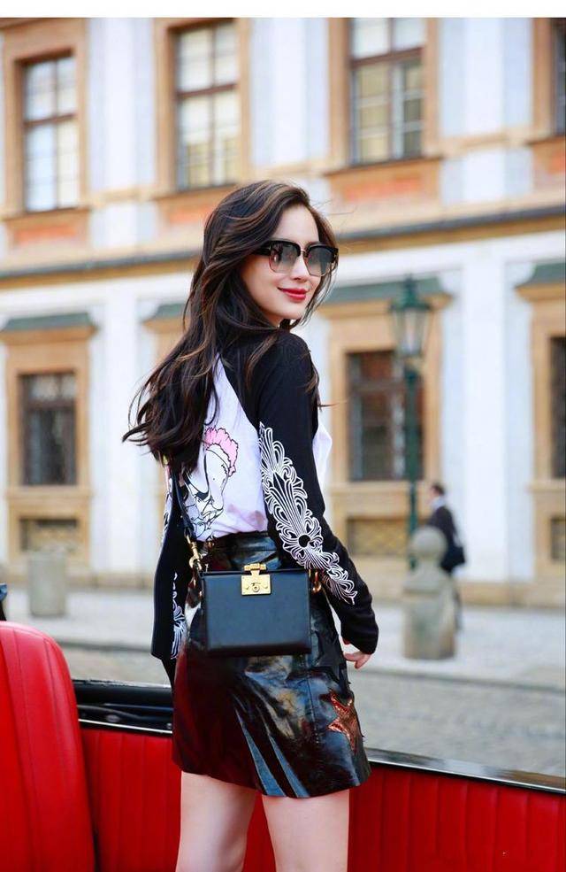 方式A字皮裙来搭配，多种方式营造高级女人味皮裙怎样穿出高级感