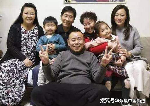 现在的潘长江和妻子杨云已经结婚39年的时间了,女儿潘阳也长成了大