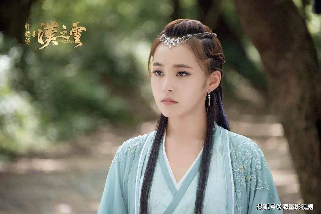 盘点张佳宁可爱的古装造型图片,率真坦荡颖妃