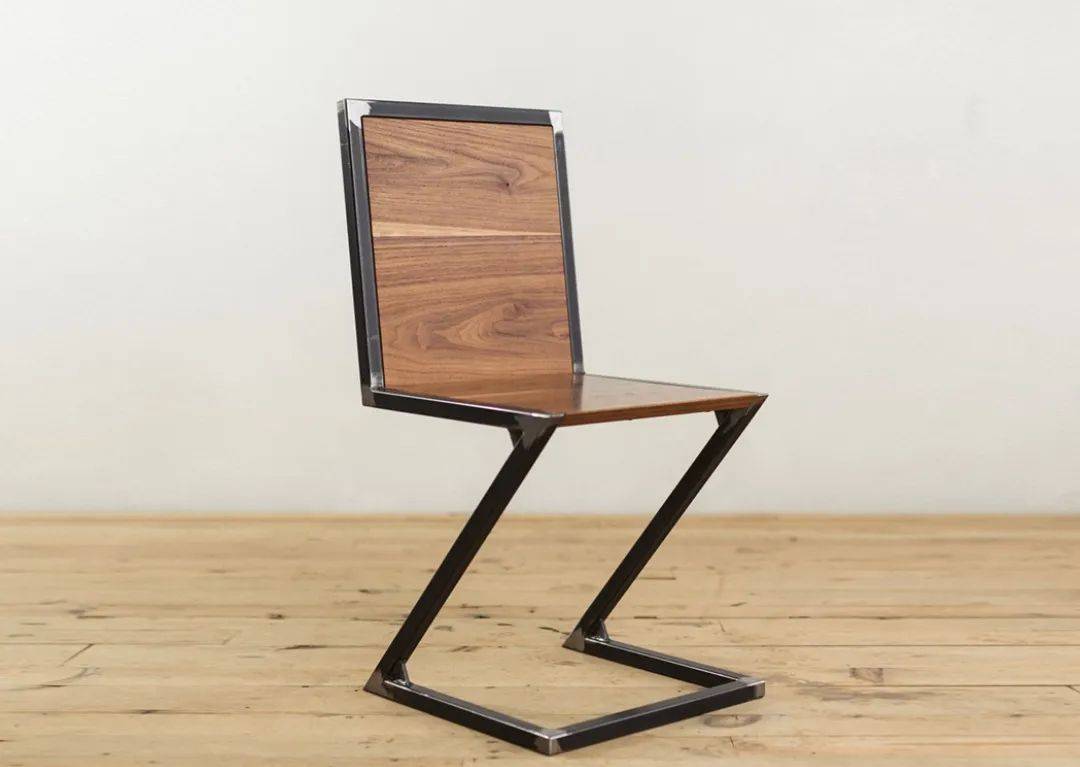 胡桃木与生钢z型椅采用因子加工而成ihor skrypnyk设计的c18扶手椅