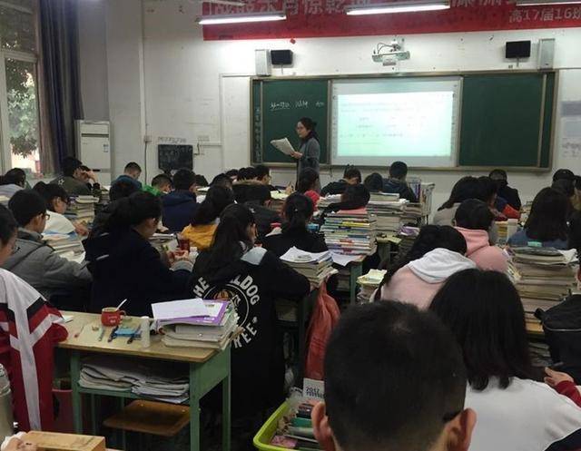 『实话』主要看这两门学科的成绩班主任说了大实话：学生是否聪明