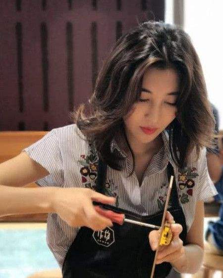 央视美女主持李红图片欣赏