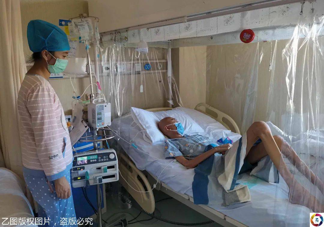 『沈立娜』想拔管去死，妈妈含泪阻止少年身高1.74米移植后瘦到68斤
