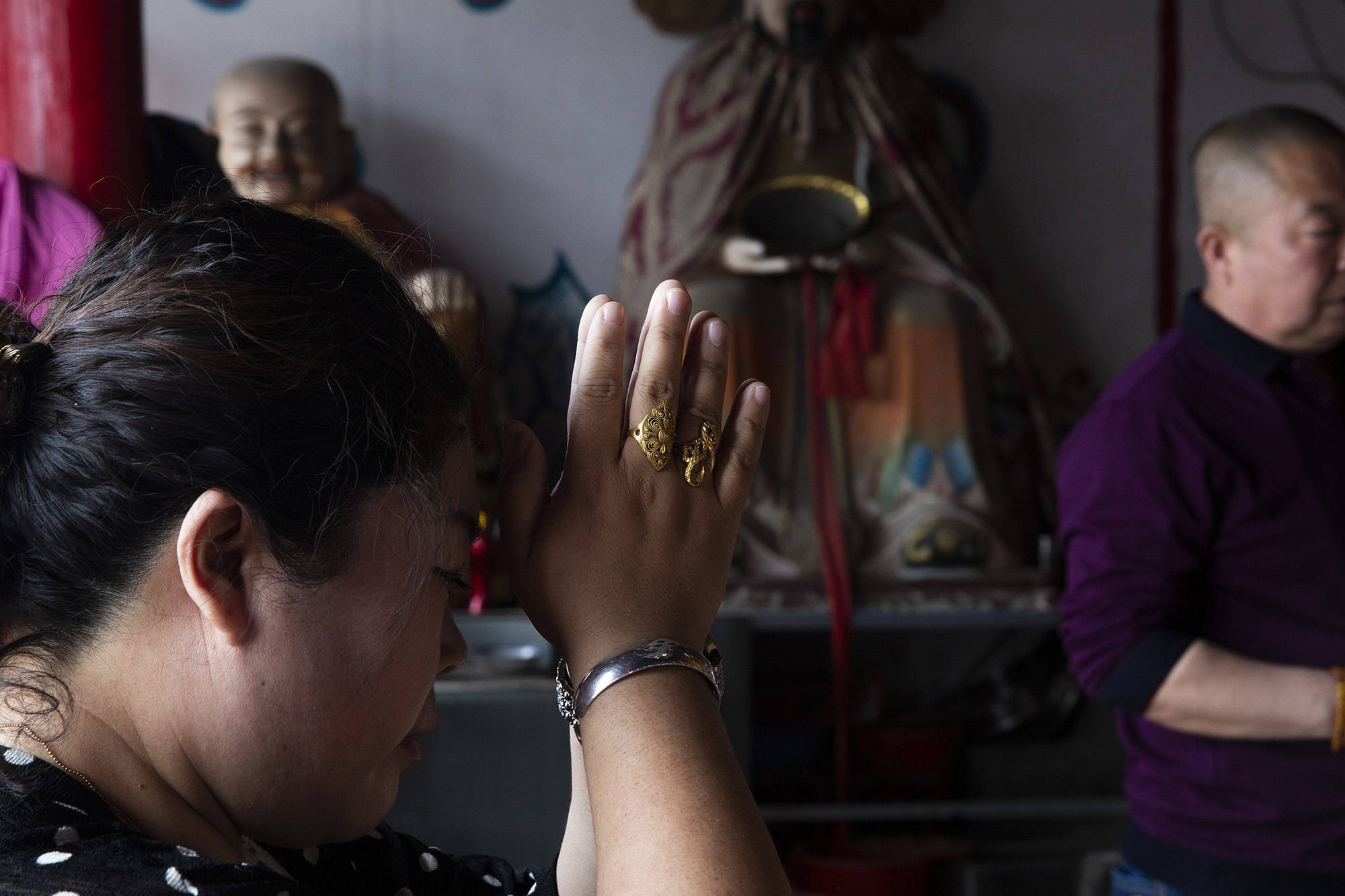 奶奶庙香客少,,承包者亏损严重