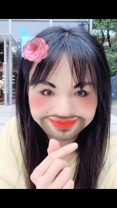 网友偶遇郑爽自拍没敢认，本以为是美拍，没想