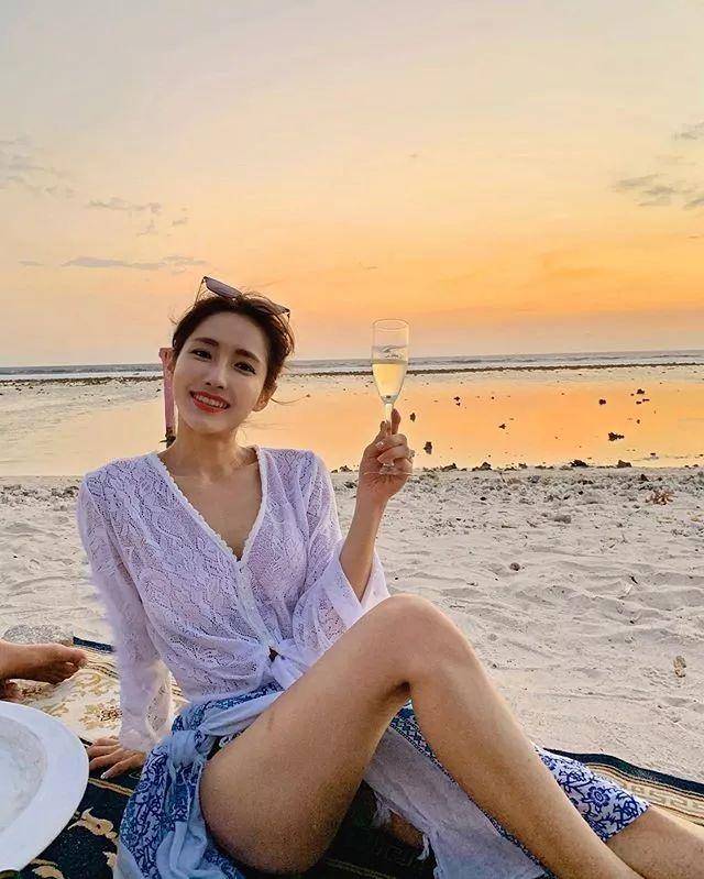 ins有哪些好看的妹子 12ae8990748f4332b3ead656aeecec7a.jpeg