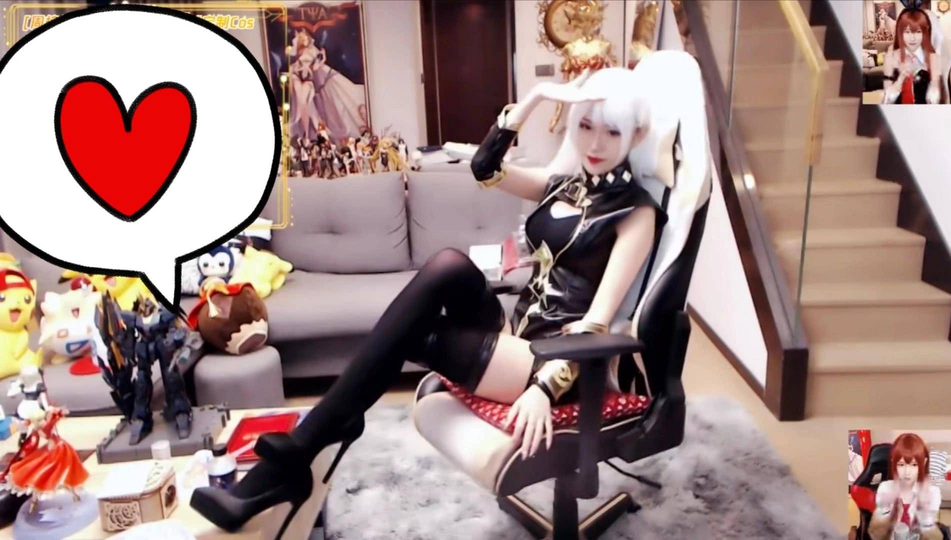 腐团儿的腿有多长?看到她cos亚瑟王努力后退,网友:太女神了!