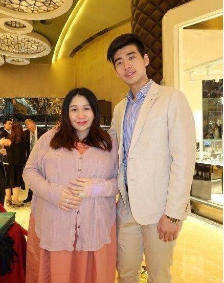 何超凤离婚第二春，何超莲心疼周扬青，赌王1
