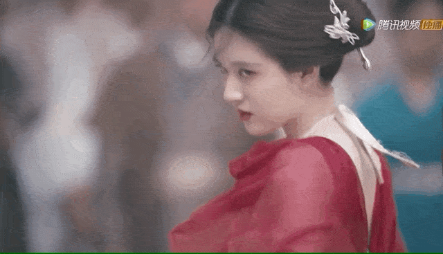 赵露思红衣造型高傲冷艳当街抢亲男主帅不过3分钟又沙雕