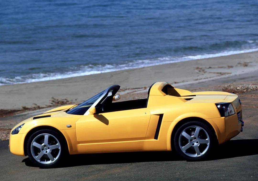 (图:1999年日内瓦车展发布的欧宝speedster概念车,向左滑动查看更多