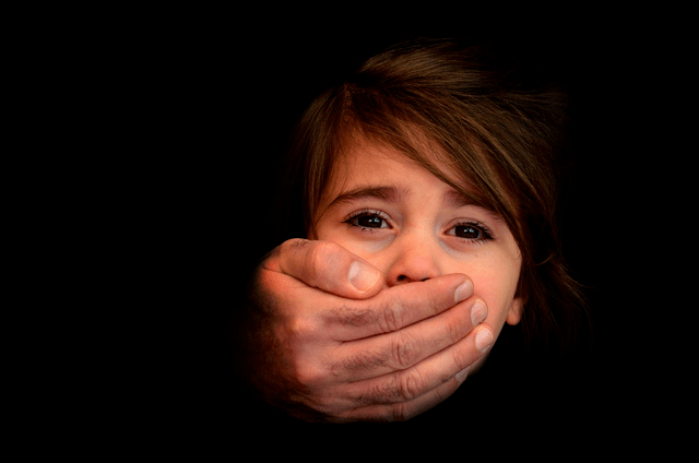 父母■如今与父母团聚！一声妈，她等了32年2岁男童32年前被拐