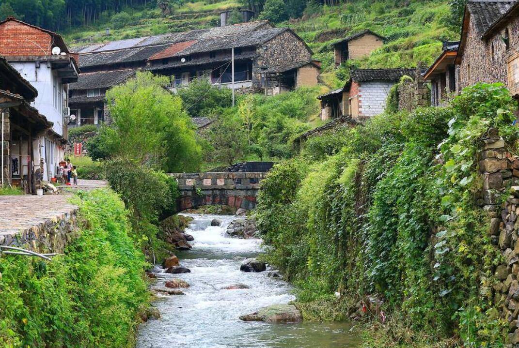 浙江这个藏于山水环抱中的村庄,保持了田园牧歌式的原