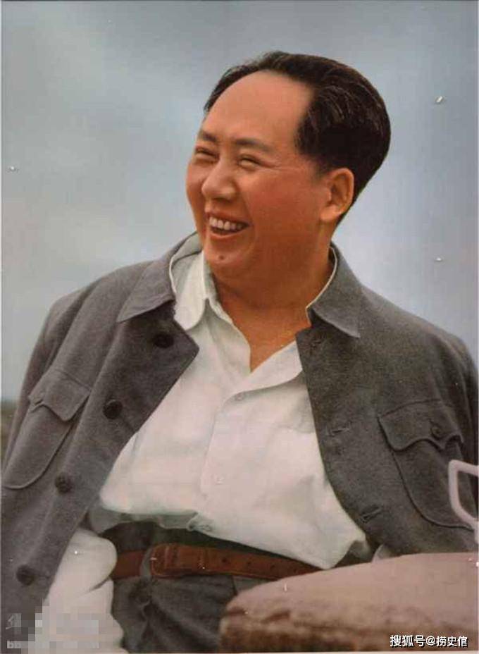 中国人民不懈奋斗的光辉一生中,毛泽东同志表现出了一个伟大革命领袖