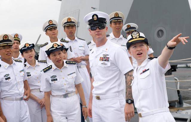 海军的服装为什么是白色的