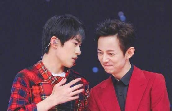 易烊千玺的手有多好看 a23fbc3b031c40e1973582a56cdad42c.jpeg