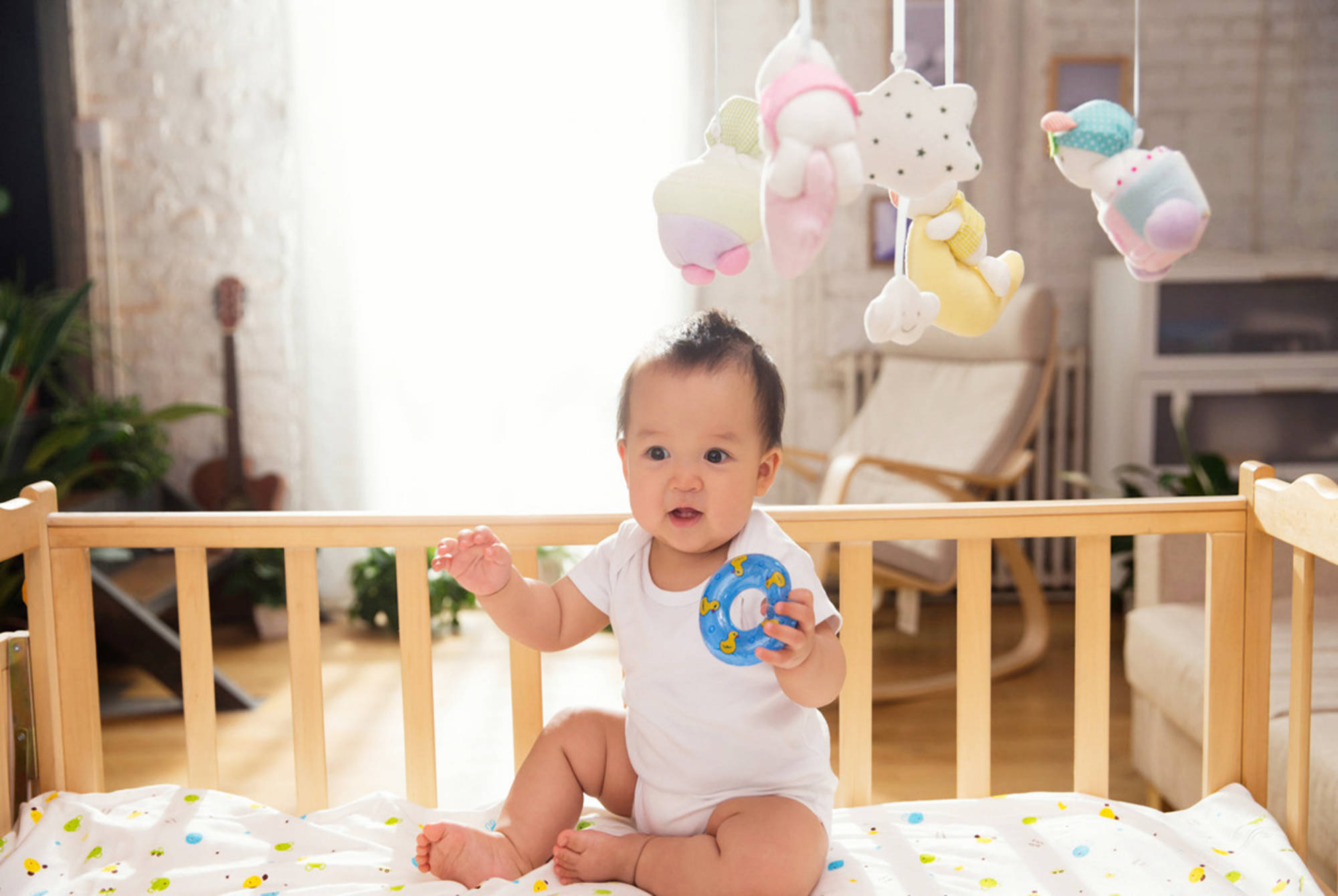 「睡觉时」不可掉以轻心宝宝趴睡窒息丧命?孩子睡觉时暗藏4大安全隐患