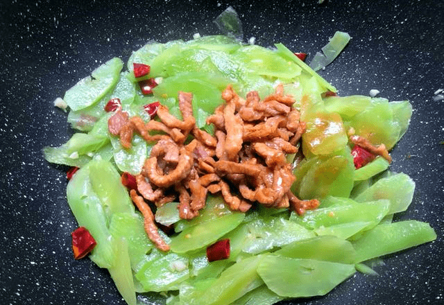 炒什么菜好吃下饭又简单 179dd491144c47d682fc5f5f290ec097.png