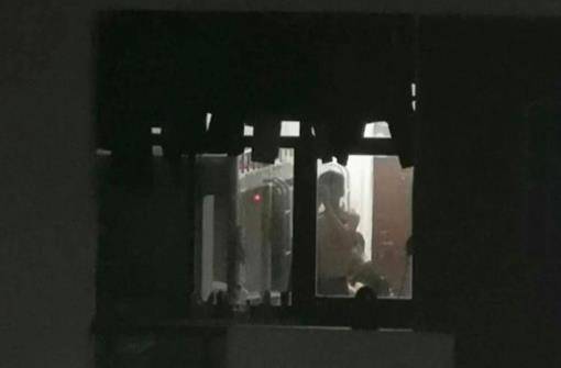 广西一大学男生宿舍"集资"买望远镜,深夜偷窥女生