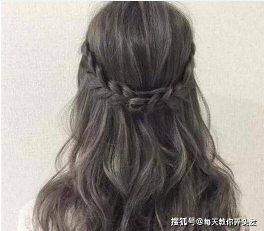 慵懒风卷发中长发 5b88517456d540e2b4d057c6e39210e6.jpeg