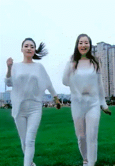gif搞笑趣图:身材真好,别人都羡慕,你要珍惜啊!