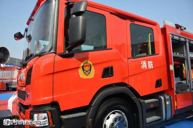 想近距离体验消防车?实拍一辆斯堪尼亚底盘救援车,带您好好看看
