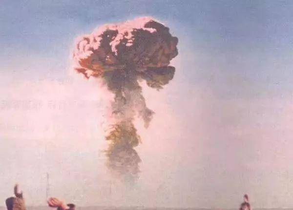 1964年,中国第一颗原子弹爆炸成功后,蒋介石有什么反应?