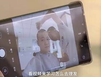 「冲鸭」一直到高考，老师为学生剃头！冲鸭衡中封校