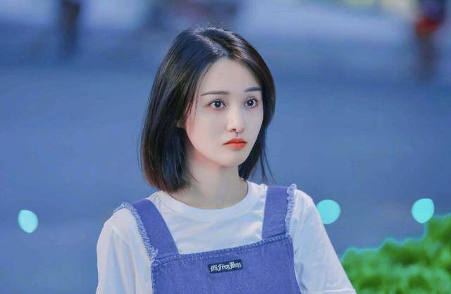 当红女星好感度评分，赵丽颖73分，热巴50分，郑