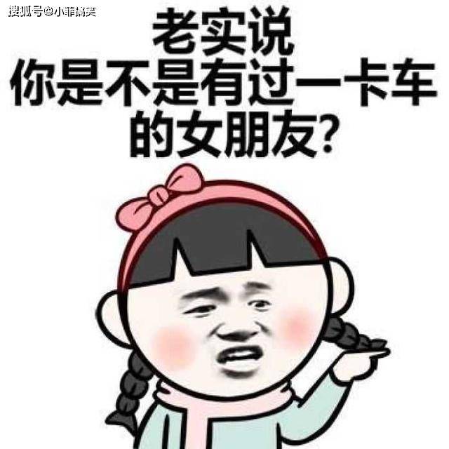 搞笑gif趣图:去同事家玩,看到同事被老婆揪着领子杵在