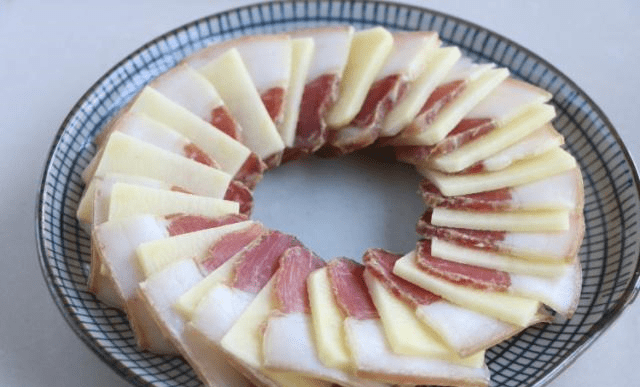 怎么晒腊肉不滴油到楼下 b8db073509864ce3977c39e2131e211b.png