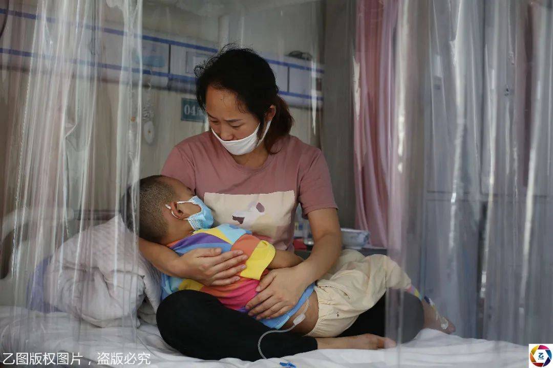 弟弟患病,两个姐姐要外出打工挣钱,被赶回来