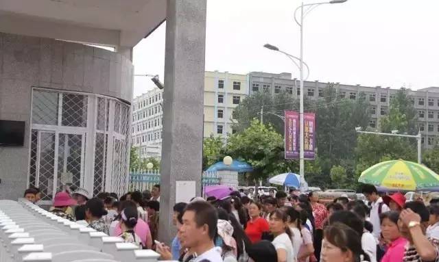 衡水中学举办成人礼！父亲的一张照片让无数高中生泪奔...