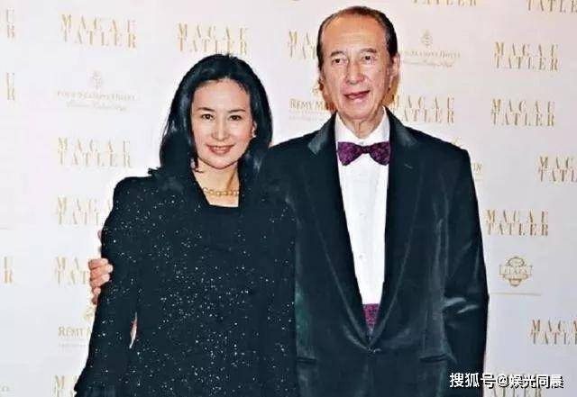 许晋亨的眼光，曾经的何超琼他不在意，如今的