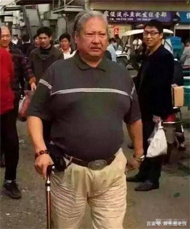 洪金宝瘦了满头白发身材消瘦网友心疼喊话多吃点