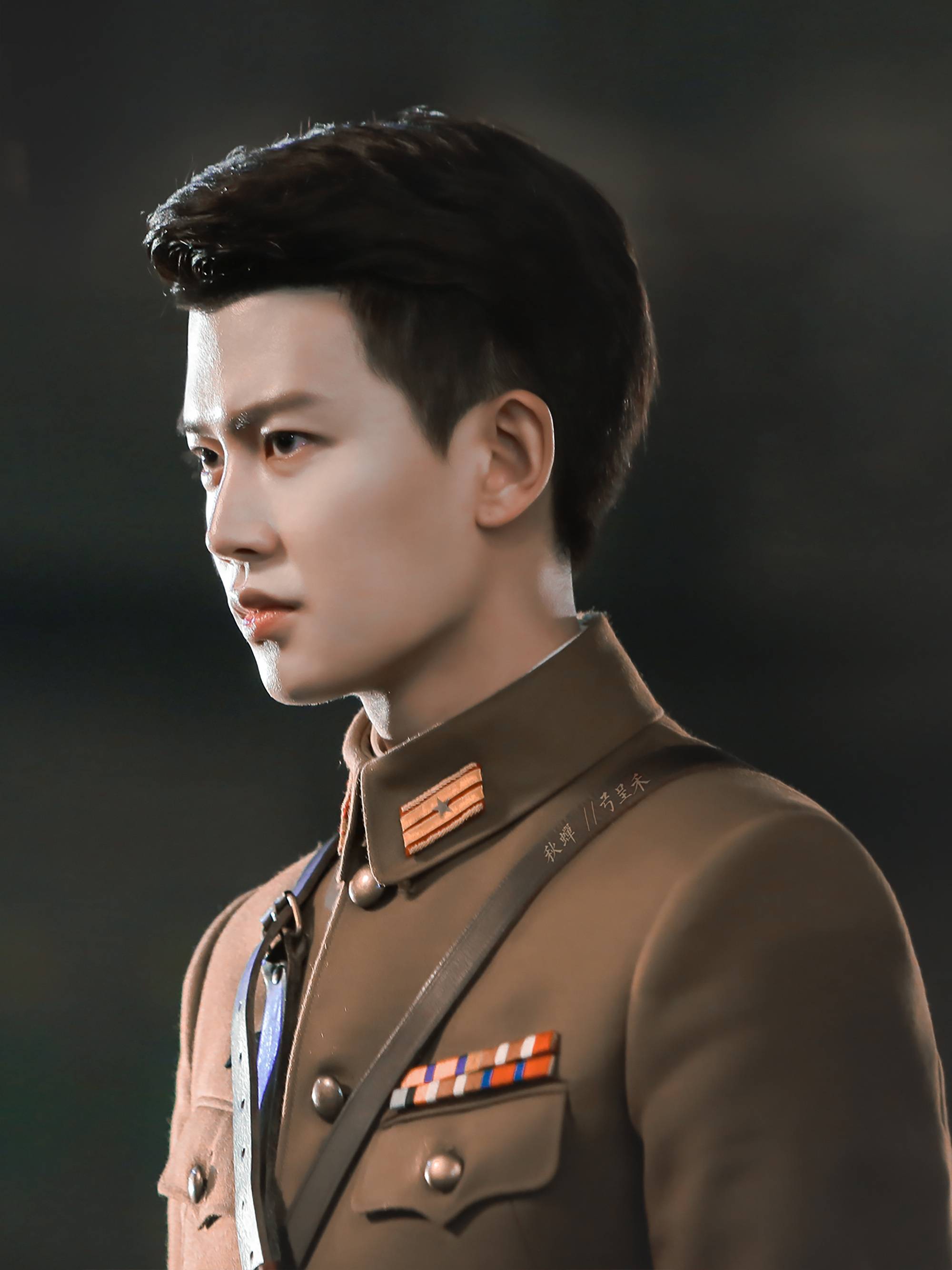 李易峰,朱一龙,杨洋等军装警服照,帅惨了!