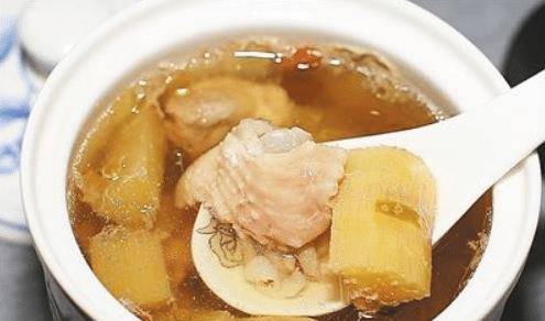 做鸡汤需要放哪些食材 d18edbb2e5ff405cbbf74f7518960543.jpeg