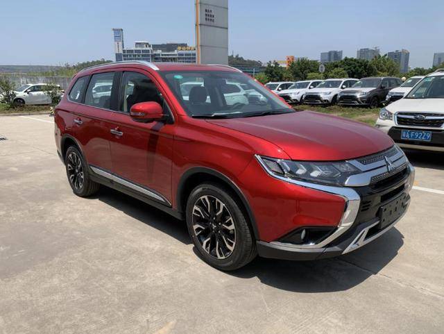 20万不到就能入手7座四驱SUV，你说香不香？