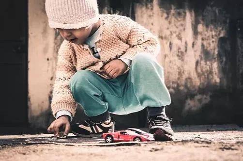 原创月薪6千，却想让孩子读5万的幼儿园，穷家富养能挤进“优质圈”吗
