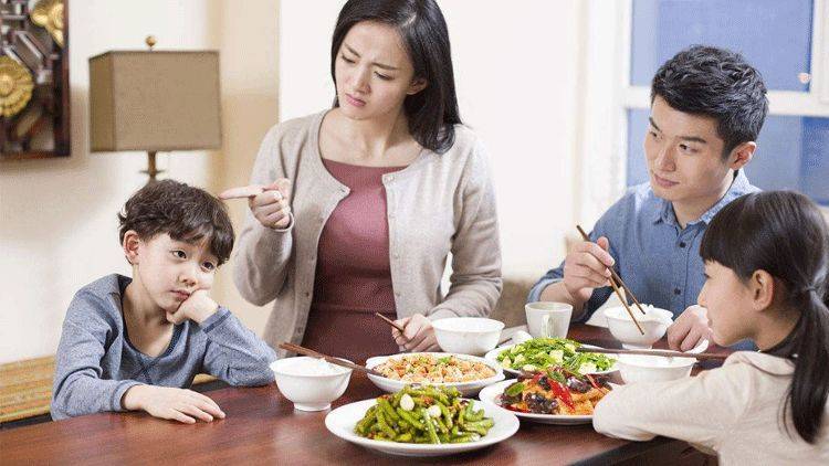 原创妻子生下两个宝宝，丈夫欣喜若狂，没想到却被医生说不是双胞胎
