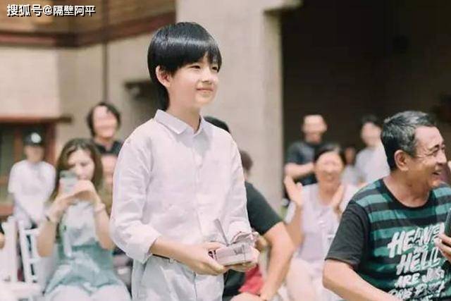 离婚8年破茧重生，潘粤明不愿打扰前妻，可董洁是怎么养孩子的？