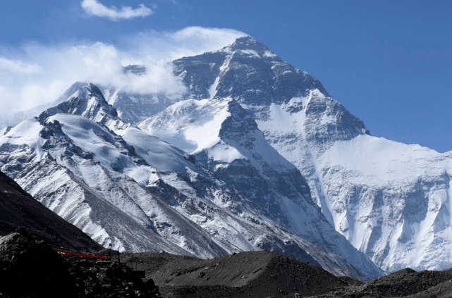 珠穆朗玛峰早被登顶,为何玉龙雪山至今无人登顶?今天算明白了