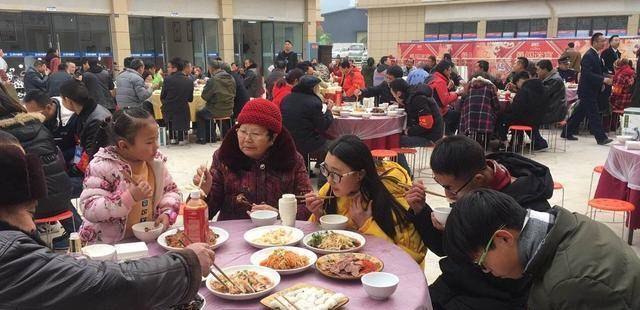 很多农村夫妇负债为儿子结婚，这正常么，这是不是一种致贫因素？