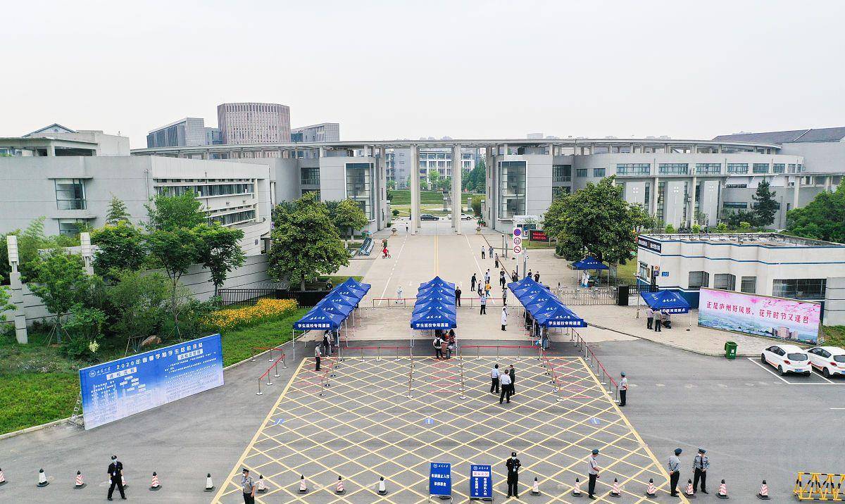高校不开学，或许是一道分水岭，检验大学生走向平庸还是卓越？