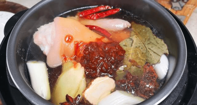 猪脚怎么炖不油腻又好吃 284a995102224c6292366b3269ab5cea.png