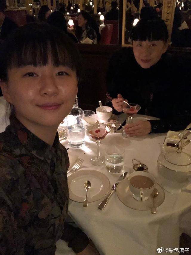 杨丽萍爱徒水月同性婚礼惹关注，她曾力捧的小