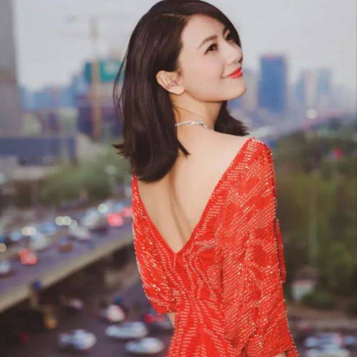 原创谁不想要高级“美背杀”?扭一扭肩颈通了,背薄了,气质很舒服 原创谁不想要高级“美背杀”?扭一扭肩颈通了,背薄了,气质很舒服